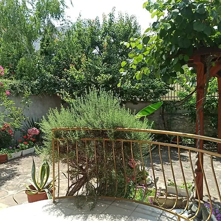 Частна квартира For Two In House Of Relax