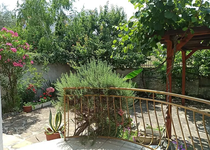 Частна квартира For Two In House Of Relax